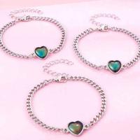 bracciale con ciondolo che cambia colore