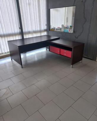 Scrivania da ufficio 1,83cm x 2,07cm