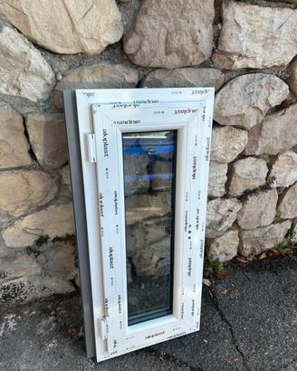 Finestra in PVC Aluplast bianca 90 x 44 cm – nuova