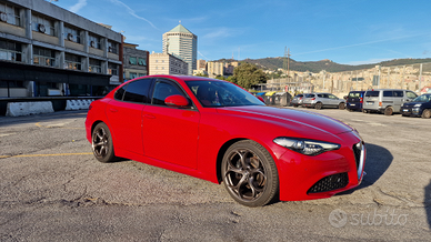 Alfa romeo Giulia 2.2 At8 businnes Sport launch ed