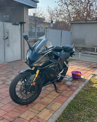 YAMAHA YZF R125 AKRAPOVIC