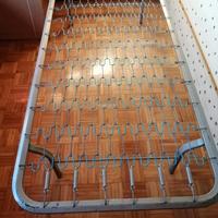 Rete singola da letto con tavola di legno 