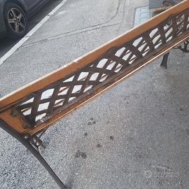 Panchina in ferro e legno
