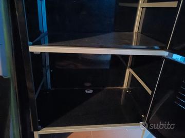 armadietto nero in acciaio