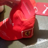 Capello FERRARI. Collezione. originale, nuovo. 