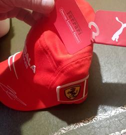 Capello FERRARI. Collezione. originale, nuovo. 