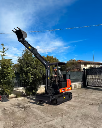 E155 Escavatore 24 q Hinowa VT2500 allargabile