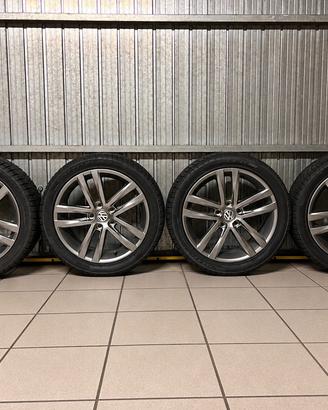 Cerchi  Volkswagen Salvador con gomme invernali