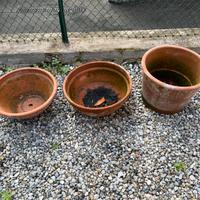 Vasi e alzate in terracotta