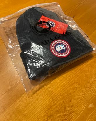 Berretto canada goose con logo clasico