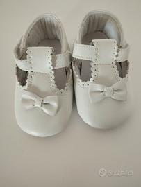 scarpe neonata