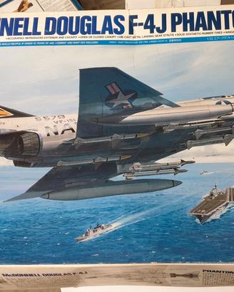 Aereo Jet McDonnell Douglas F-4J Phantom II Tamiy