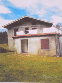 Casa indipendente con giardino, terreni ed uliveto