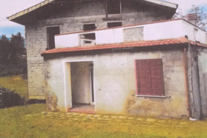 Casa indipendente con giardino, terreni ed uliveto