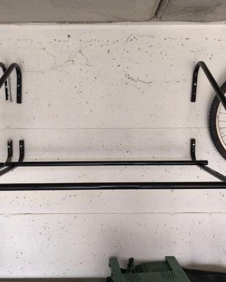 Porta gomme da parete
