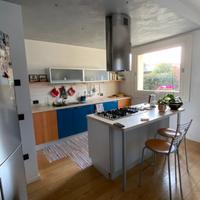CUCINA IN LEGNO LACCATO  BLU PORO APERTO € 6.000