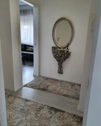 tavolino e specchio