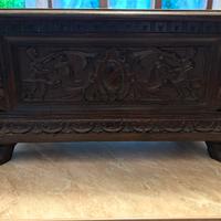 Bauletto in legno intagliato