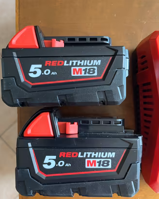 Batterie Milwaukee 5ah con caricatore