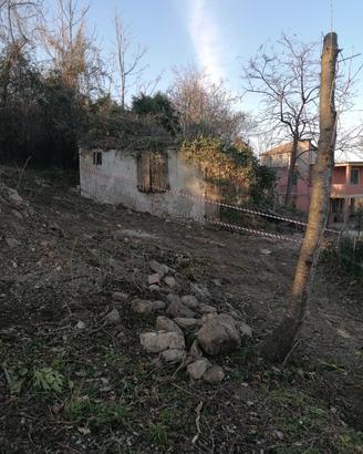 rudere edificabile con terreno agricolo 