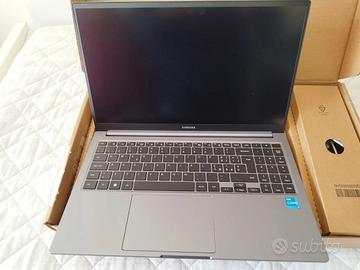 Samsung Galaxy Book4 15.6" i5  16GB RAM 1TB SSD 