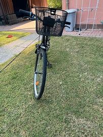 Bicicletta da donna con cestino