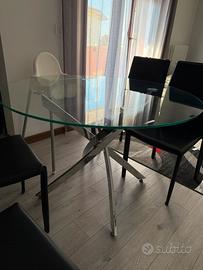 Tavolo in vetro