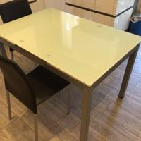 Tavolo in vetro + 4 sedie