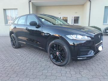 Jaguar f-Pace 240 cv sport total black