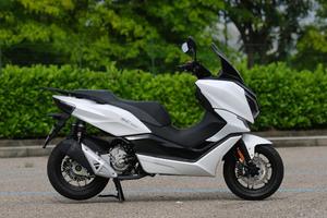 KEEWAY/BENELLI SC300 WHITE MORBIDELLI MOT. PIAGGIO