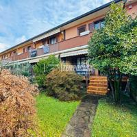 VILLETTA A SCHIERA CON GIARDINO E BOX