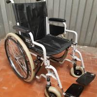 SEDIA A ROTELLE PER ANZIANI E DISABILI