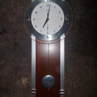 orologio a pendolo moderno