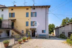CASA SEMINDIPENDENTE A TRAVERSETOLO