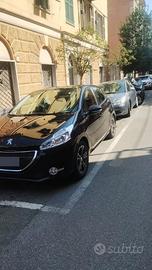 Peugeto auto 208