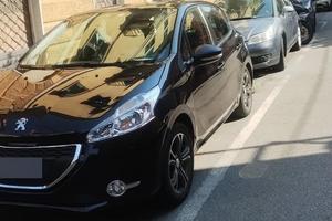 Peugeto auto 208