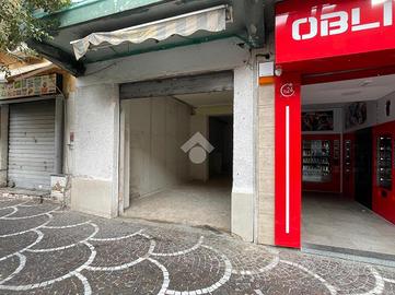 NEGOZIO A GIUGLIANO IN CAMPANIA