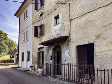 Rustico / Casale di 170 m² con più di 5 locali a C