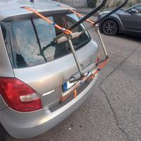 portabici brevettato per auto, trasporta 3 bici.