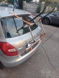 portabici brevettato per auto, trasporta 3 bici.