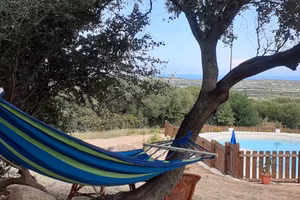 Casa con piscina e giardino