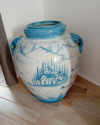 Vaso pregiato in ceramica fiorentina