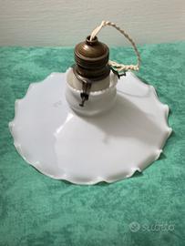 Lampadario a fazzoletto-vetro opalino bianco 1940