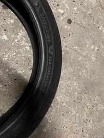 Bridgestone S23 anteriore
