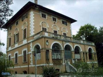 Villa storica con dependance