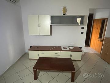 Mobile soggiorno con tavolino