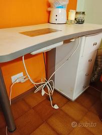 tavolino manicure e ricostruzione unghie