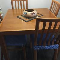 Tavolo allungabile e sedie