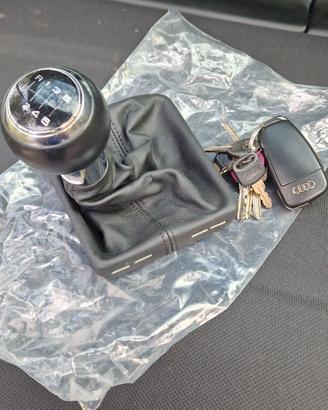Soffietto pomello Audi in pelle e pomello.