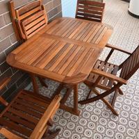 Tavolo in legno da esterno